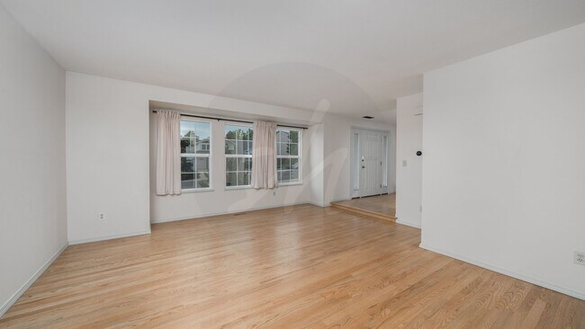 Building Photo - Beautiful 2 Story home in the Heart of Bri...