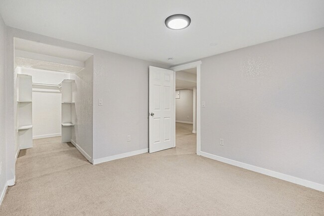 Building Photo - Renovated Duplex Available in Arvada!