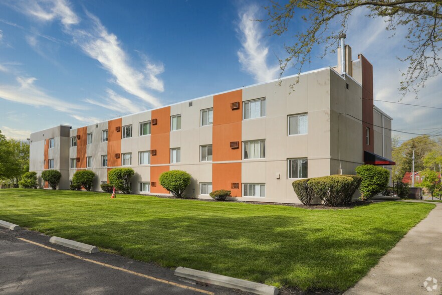 High Royal 15901592 E High St Springfield OH 45505 Apartment Finder