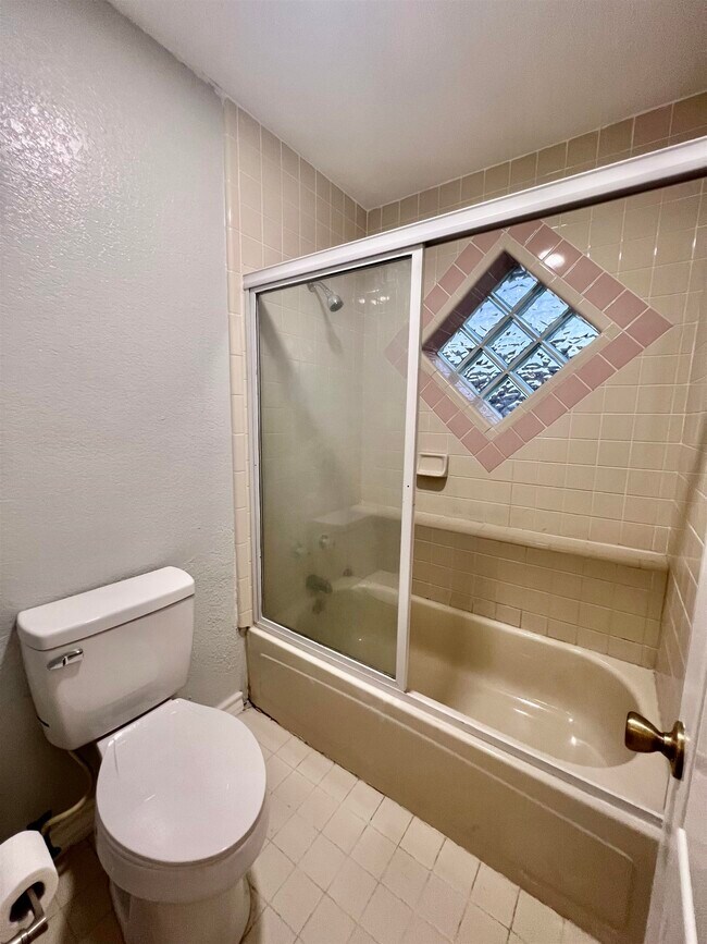 Building Photo - 1101 Shiloh Dr