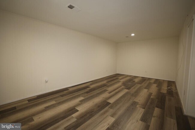 Building Photo - 2400 Ansdel Ct