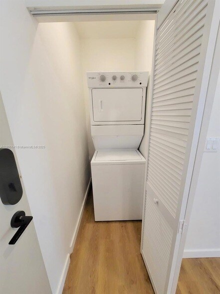 Building Photo - 1950 Fletcher St