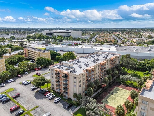 Building Photo - 9310 Fontainebleau Blvd