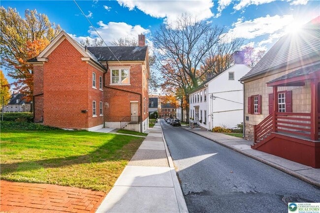 Building Photo - 426 Heckewelder Pl