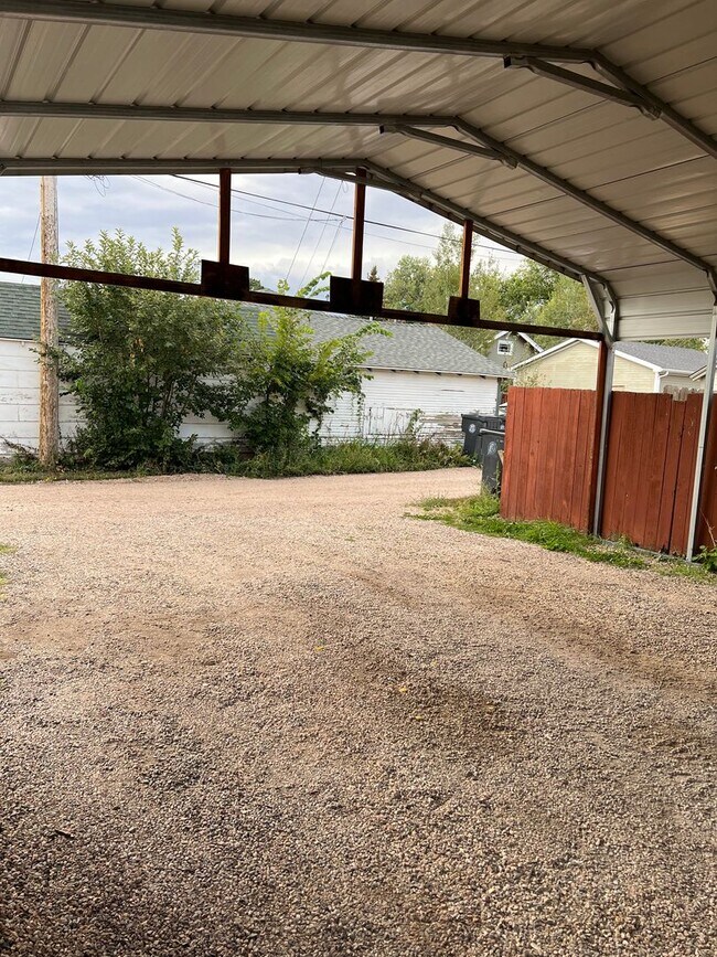Building Photo - $500 OFF FIRST MONTH'S RENT!!!