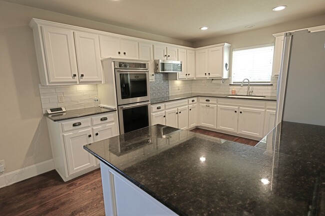 Building Photo - 3 Bed 3 Bath 3 Acres in Aubrey (FIRST MONT...