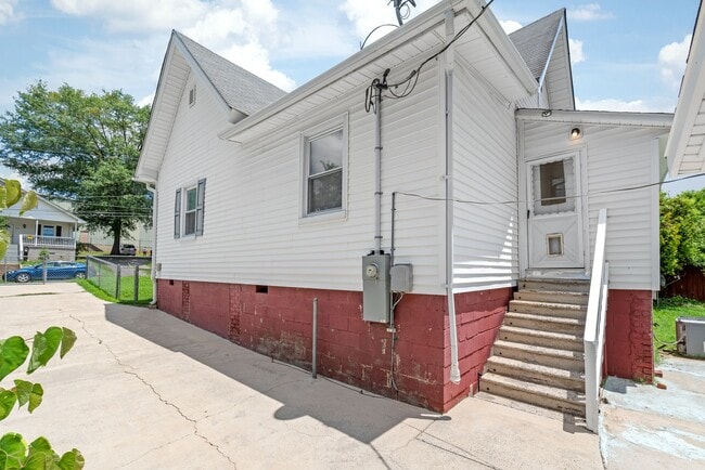 Building Photo - Move in ready in Gastonia’s Rapidly Growing FUSE District