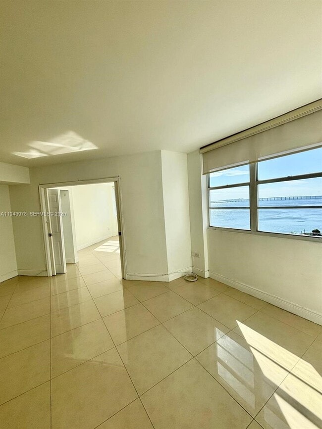 Building Photo - 801 Brickell Bay Dr