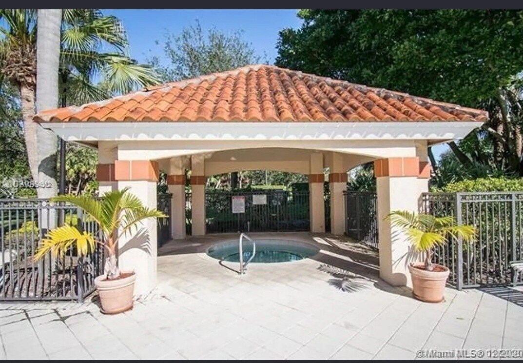 Building Photo - 3340 Pinewalk Dr N