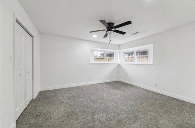 Building Photo - 1210 Burning Tree Rd