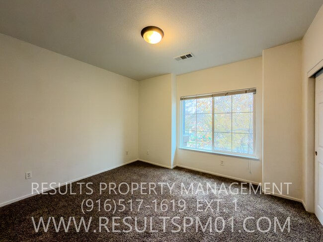 Building Photo - Excellent Natomas Townhouse