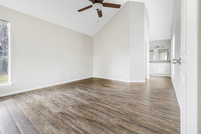 Building Photo - 12223 White River Dr