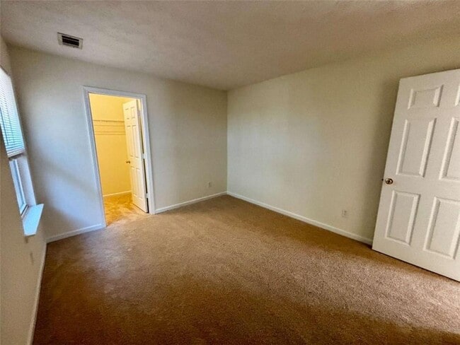 Building Photo - 2735 Meadow Trace Dr