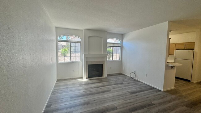 Building Photo - Gated Community 2 bedroom 1 car garage