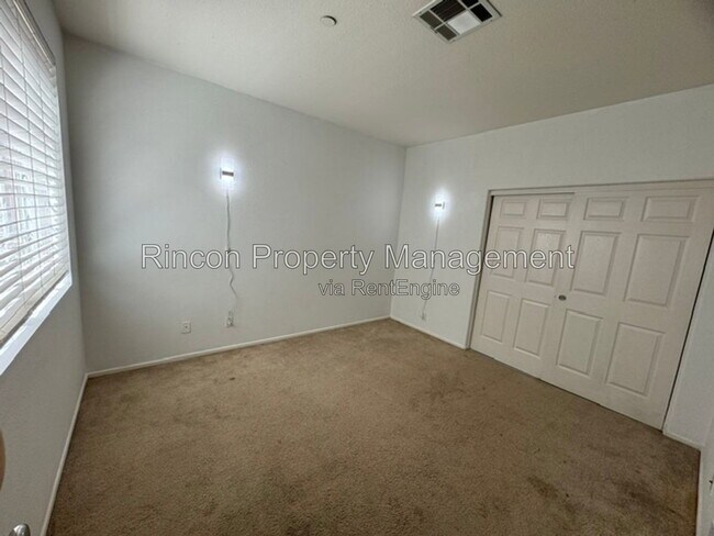 Building Photo - 2333 Chapel Dr