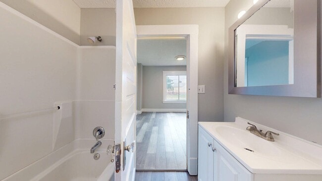 Building Photo - Lorain/W.73 neighborhood, updated 3 bed/1 bath single family house.