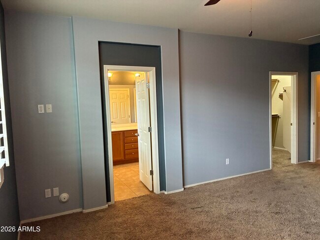 Building Photo - 8011 S 70th Dr