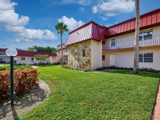 Building Photo - 12021 W Greenway Dr