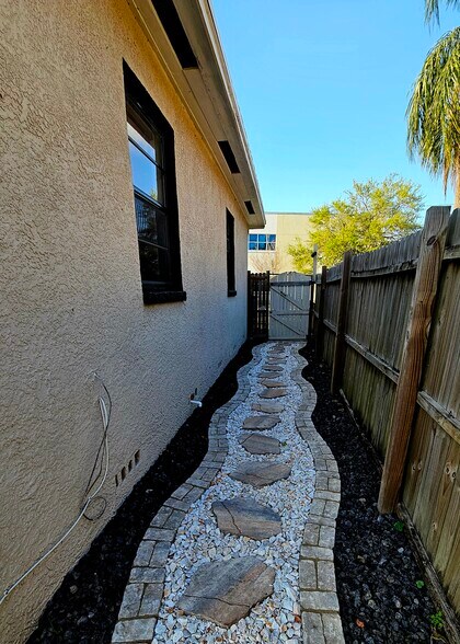 Building Photo - 1752 14th Ave S