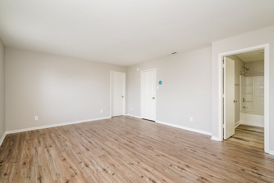 Building Photo - 7905 States Bend Dr