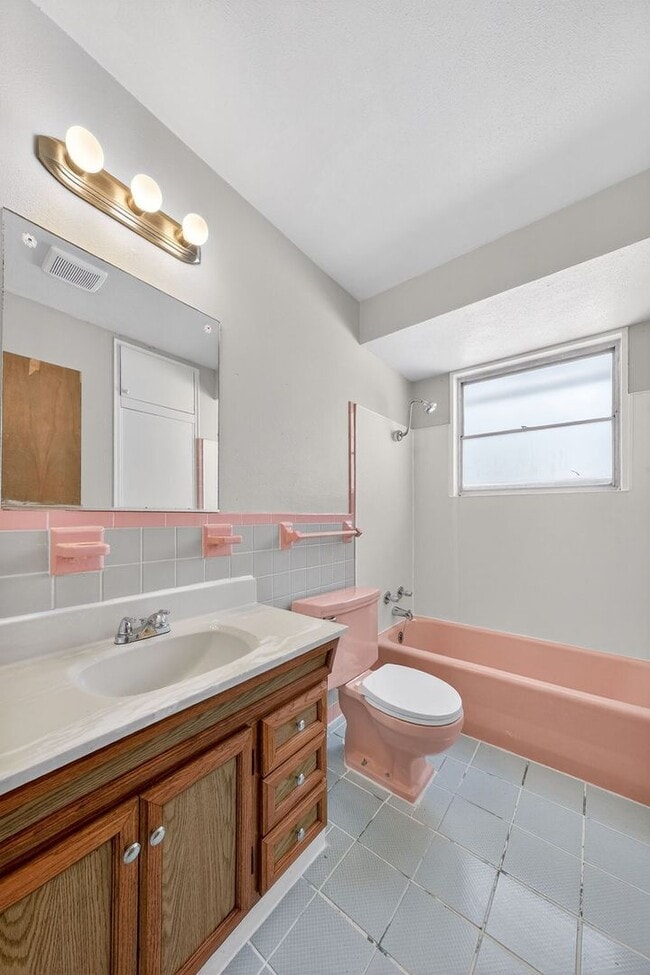 Building Photo - 2321 Noll Dr