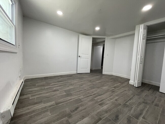 Building Photo - 5920 Chillum Plz NE