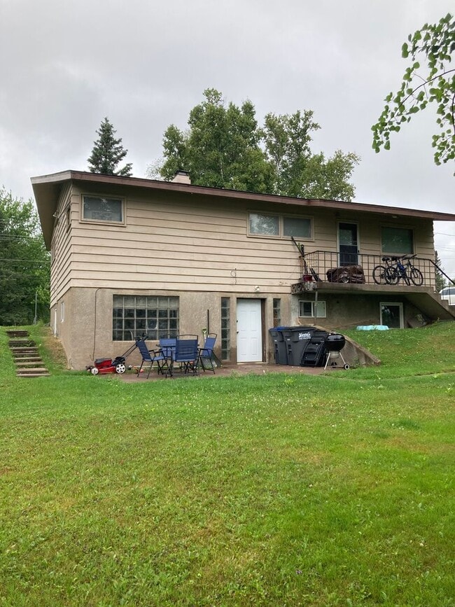 Building Photo - 1618 Maple Grove Rd