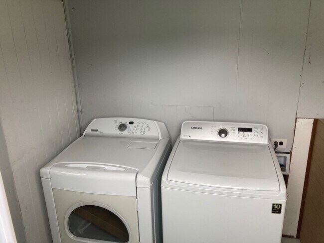 Building Photo - 108 S Main St