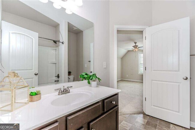 Building Photo - 5940 Park Bend Ave