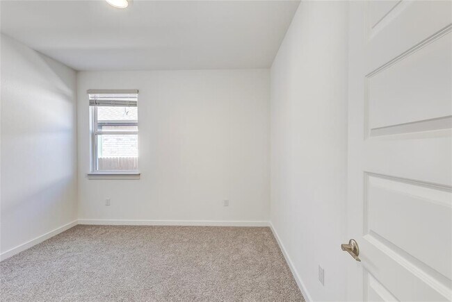 Building Photo - 625 Promise Land Ct