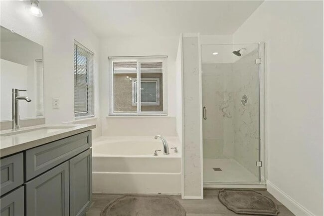 Building Photo - 5447 Benttree Way