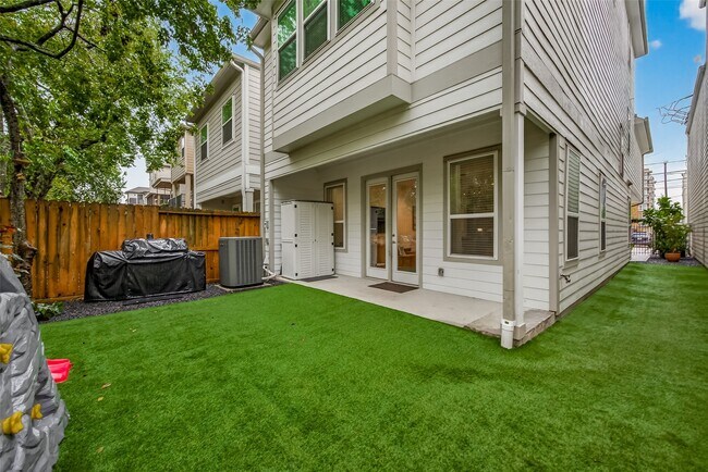 Building Photo - 1027 Gross St