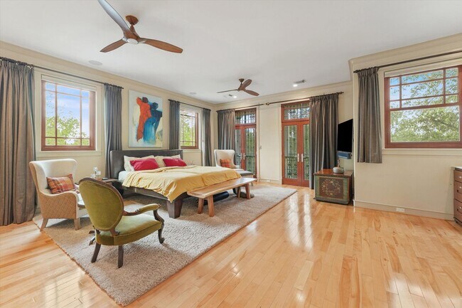 Building Photo - Refined Elegance Meets Modern Innovation i...