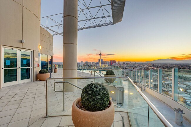 Building Photo - Newport Lofts 1502
