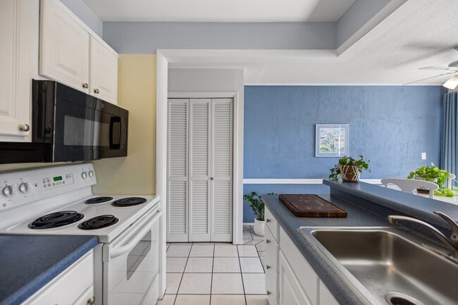 Building Photo - 775 Gulf Shore Dr