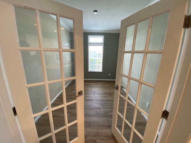 Building Photo - 5307 Camelot Dr E