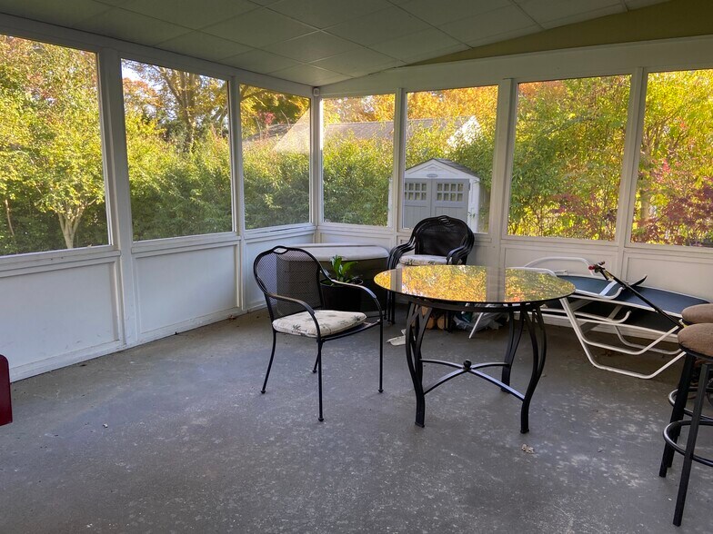 Screened Patio area - 110 Dobson St