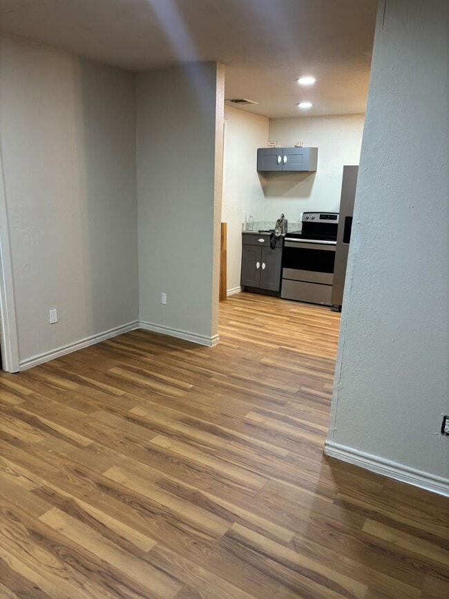 Building Photo - AVAILABLE MID MAY ; APPLY TODAY AT OUR WEBSITE!!!