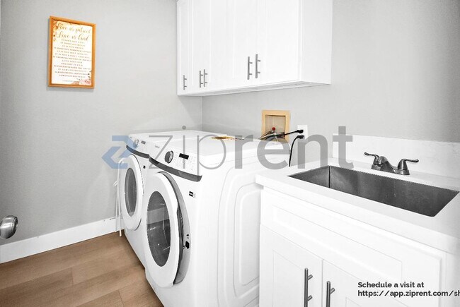 Building Photo - 23693 Cadenza Dr