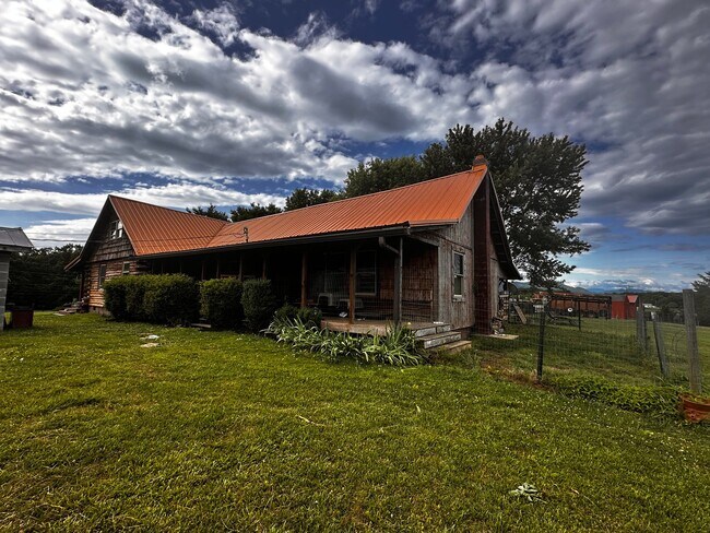 Building Photo - 930 Church Hill Rd