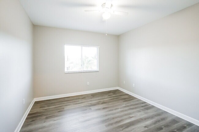 Building Photo - 1260 NE 42nd Ave