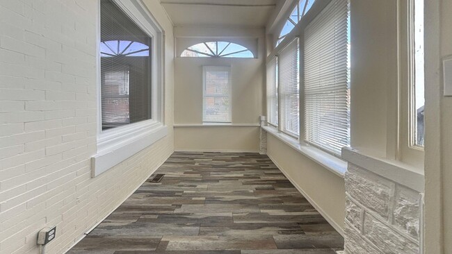 Building Photo - Newly Renovated 4BED 1.5BTH / Stainless Steel Appliances & Washer/Dryer Hookup!
