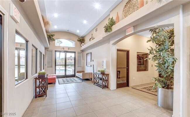 Building Photo - 7701 W Robindale Rd