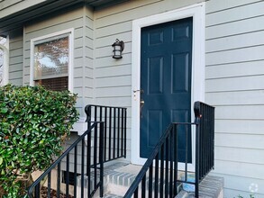Building Photo - Downtown Condo with Water Views! 2BR/1.5BA...