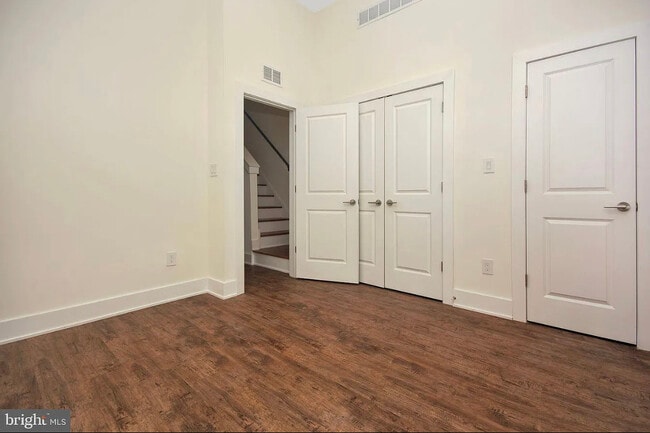 Building Photo - 1905 E Hagert St