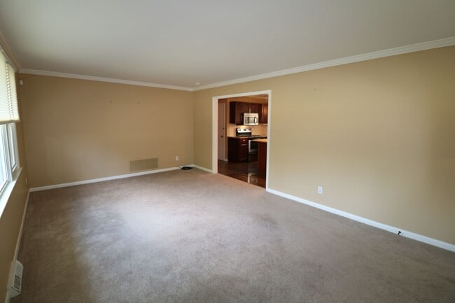 Building Photo - 2815 Ashwood Dr