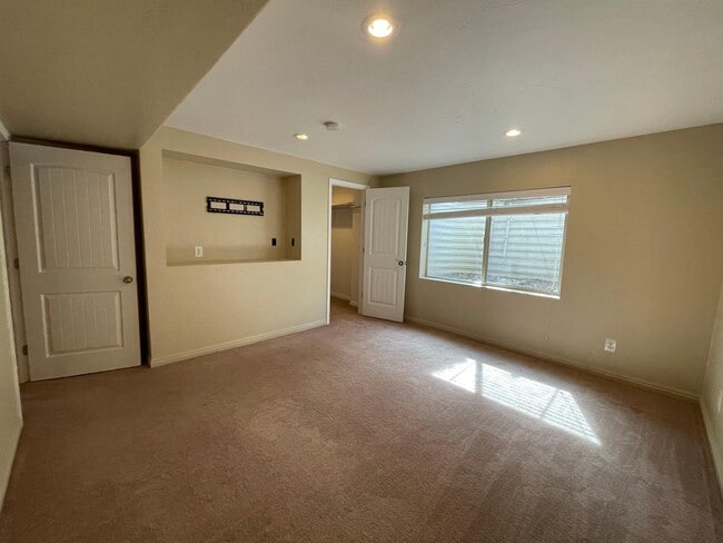 Building Photo - 1173 S 520 W St