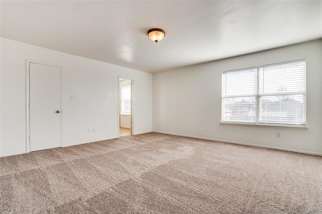 Building Photo - 605 Fox Glen Dr