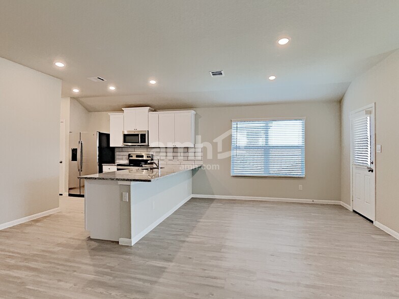 Building Photo - 2713 Iberia Ct