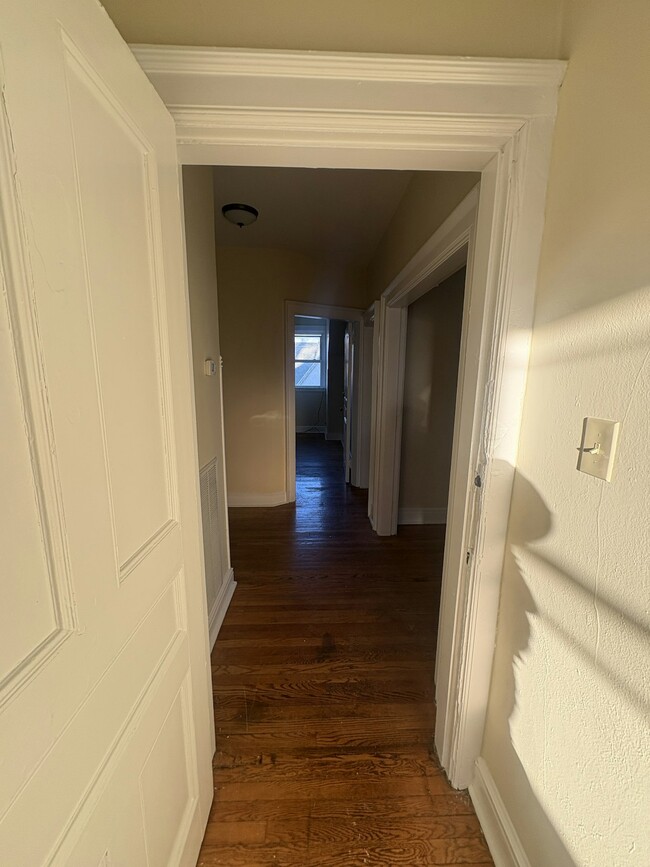 Building Photo - 509 Monroe Ave